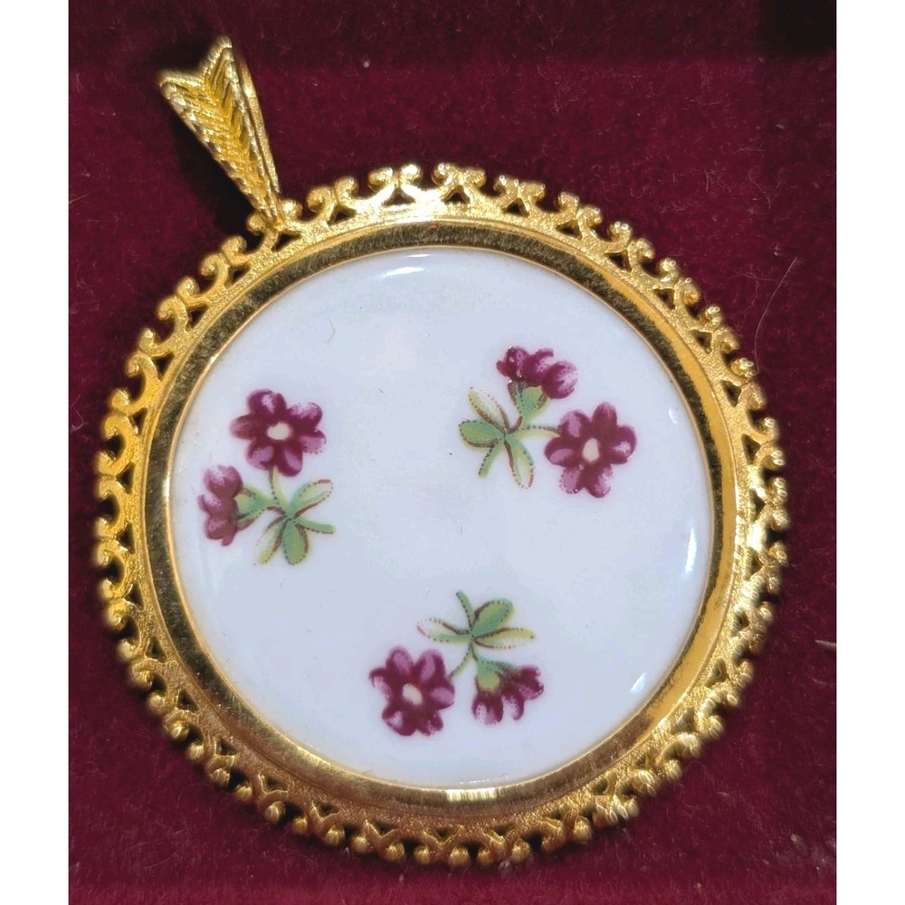 Danbury Mint KPM Bavaria Western Germany Porcelain Pendant Gold Tone